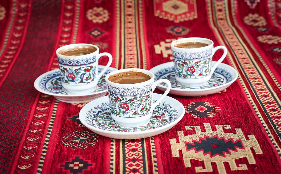 assaporare un buon caffè turco